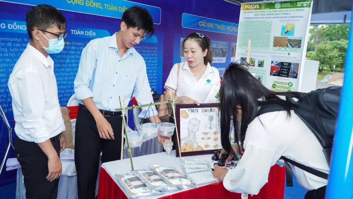 Thực hiện Nghị quyết Đại hội XIV: Tổ chức lại hệ thống y tế cơ sở, y tế dự phòng để phục vụ người dân tốt hơn- Ảnh 1.