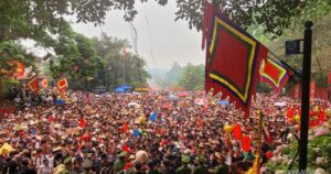 Biển người đổ về Đất Tổ ngày Giỗ Tổ Hùng Vương