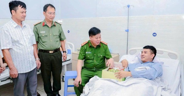 Hai cán bộ, chiến sĩ Công an Hải Phòng bị thương khi đang làm nhiệm vụ