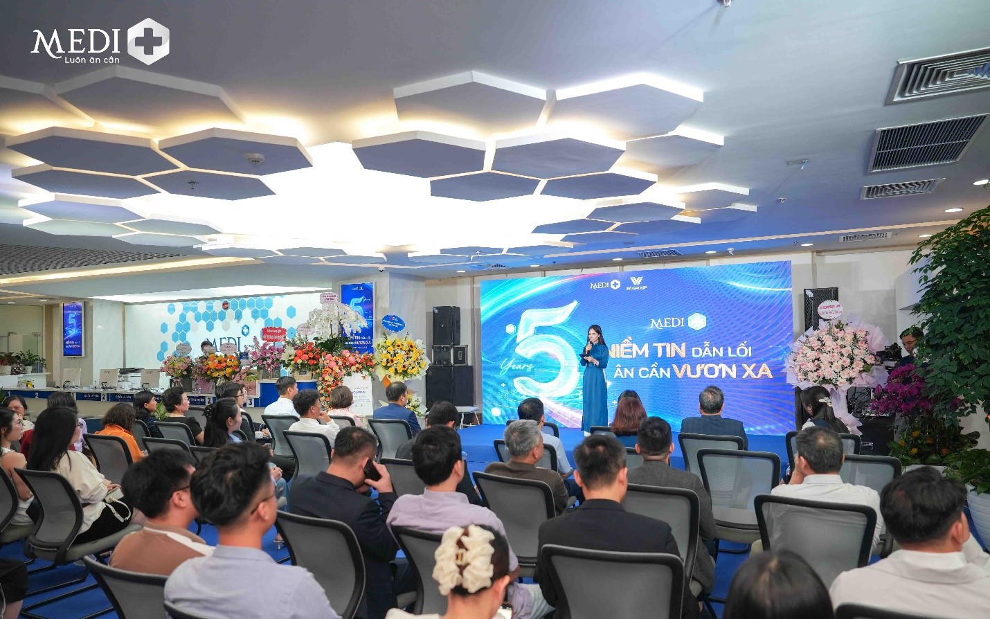 Trạm Công dân số đưa dịch vụ công và y tế số 'chạm cửa' người dân- Ảnh 3.