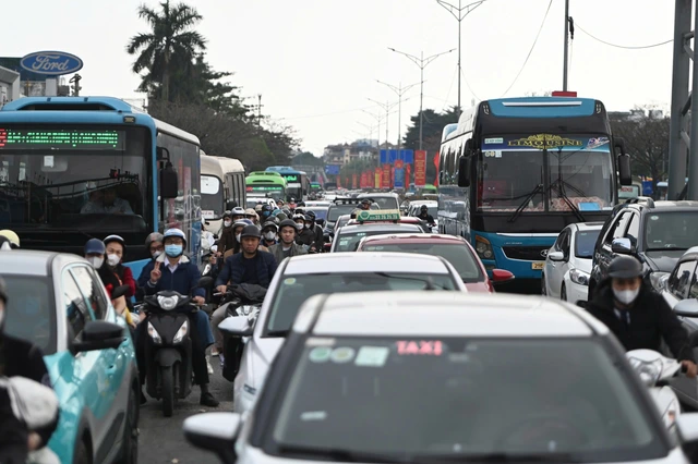 Những điều lái xe đường dài cần lưu ý khi nghỉ lễ dài ngày- Ảnh 1.