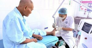 Ứng dụng kỹ thuật cao, Bệnh viện Nội tiết Nghệ An nâng hiệu quả điều trị loét bàn chân