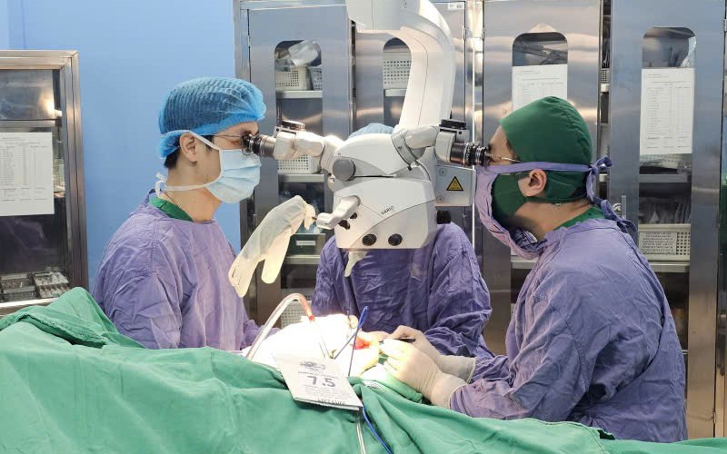 Vi phẫu tái lập tuần hoàn bàn tay gần đứt rời do tai nạn lao động