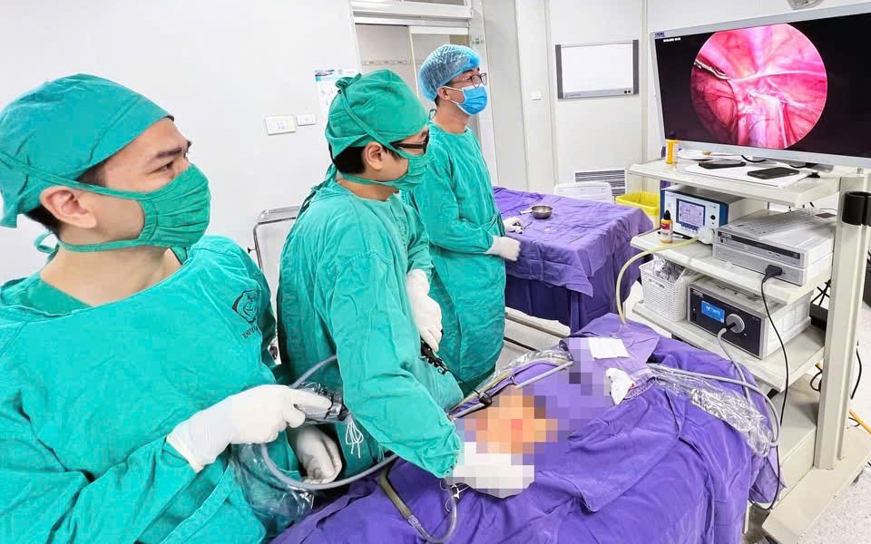 Cứu buồng trứng cho bé gái 9 tuổi nhờ phẫu thuật nội soi kịp thời