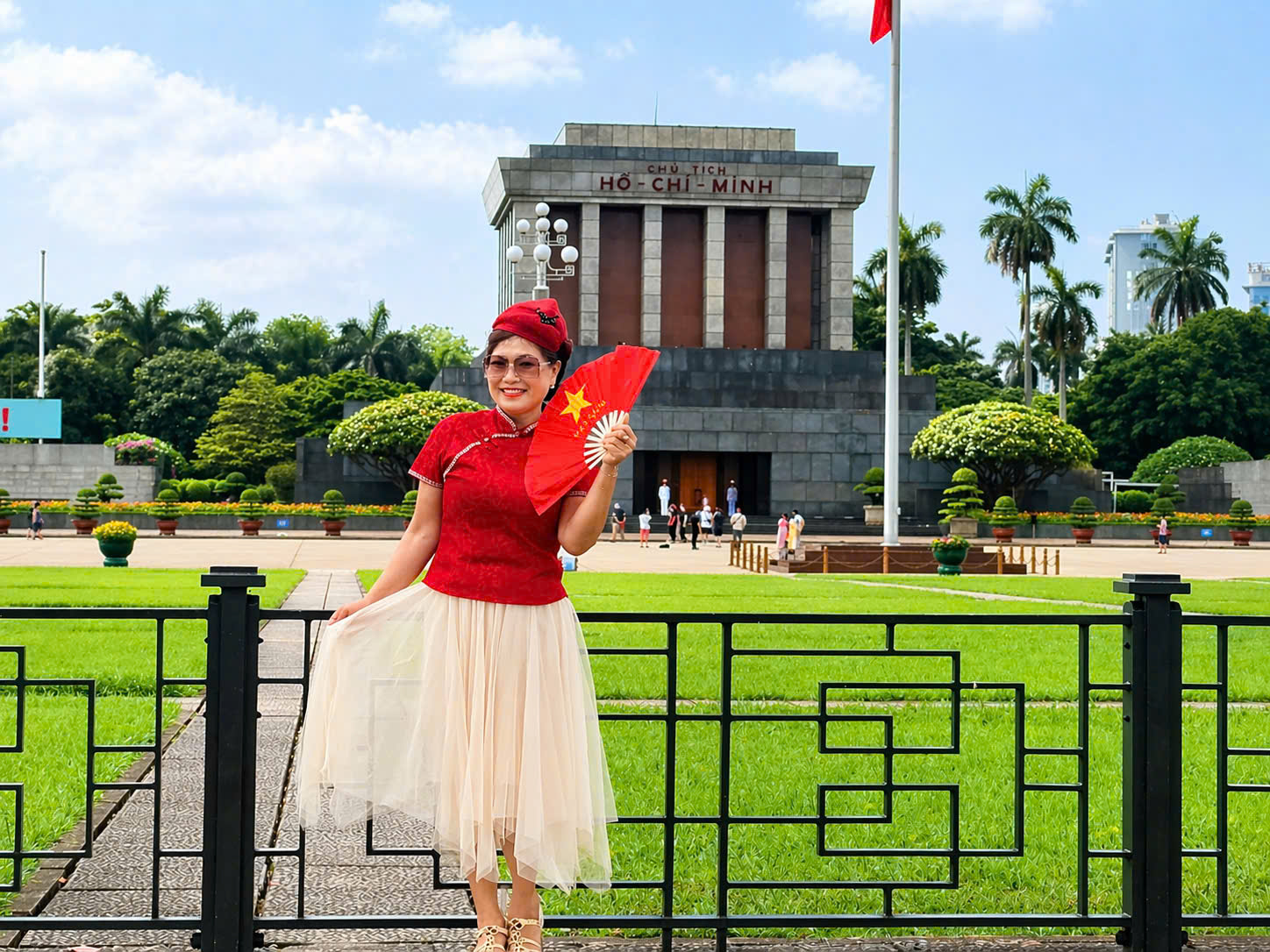 Từ Quảng Ninh ra Hà Nội 'check-in' 30/4 để tìm khoảnh khắc tự hào- Ảnh 5.