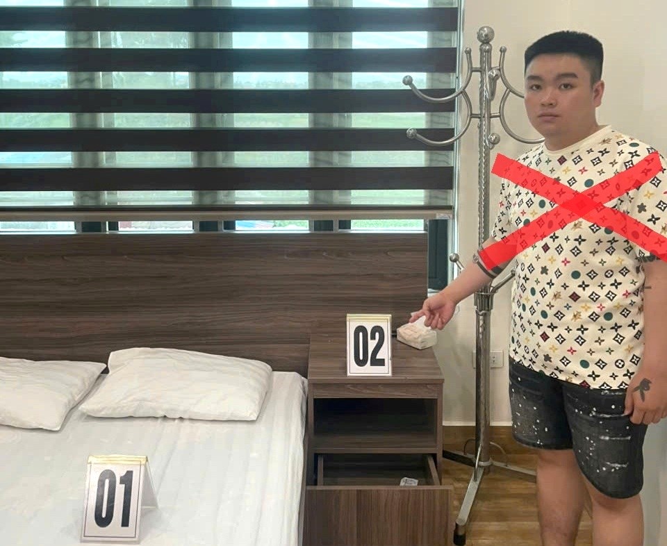 Tài xế taxi bị tố quan hệ tình dục nhiều lần với nữ nhân viên 14 tuổi làm ở quán karaoke- Ảnh 1.