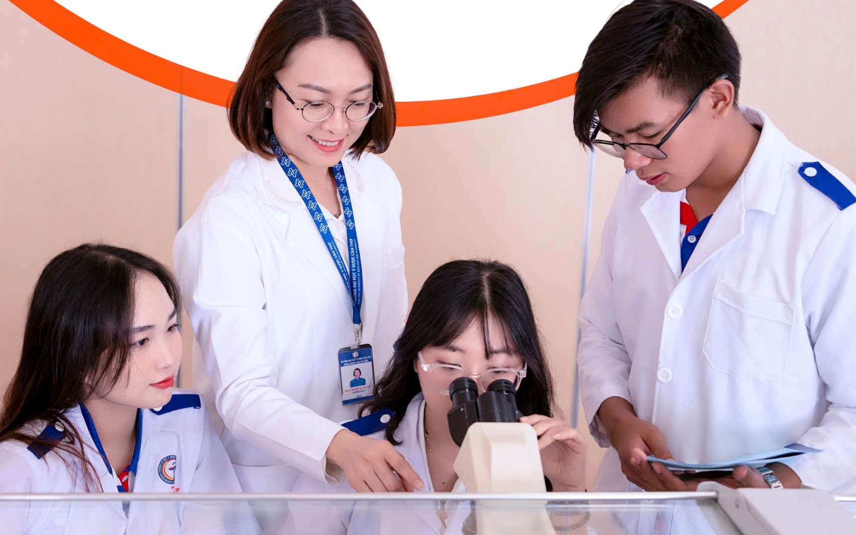 Ngành Sức khỏe lọt top 5 nhóm ngành thu hút thí sinh nhất- Ảnh 2.