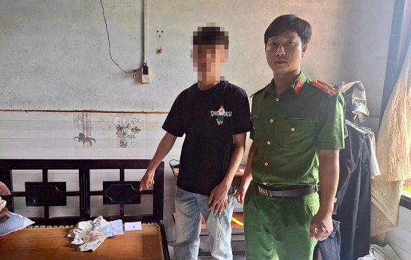 Cướp giật tiền trên tay cụ ông 72 tuổi, thanh niên 18 tuổi bị bắt sau hơn 12 giờ gây án- Ảnh 1.