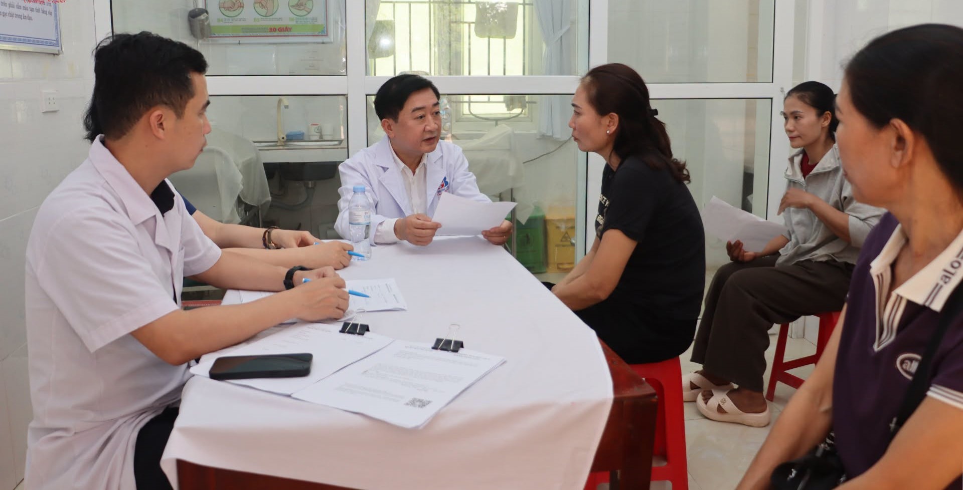 Đưa kỹ thuật tầm soát ung thư về tận cơ sở, hơn 450 người dân được khám miễn phí- Ảnh 1.