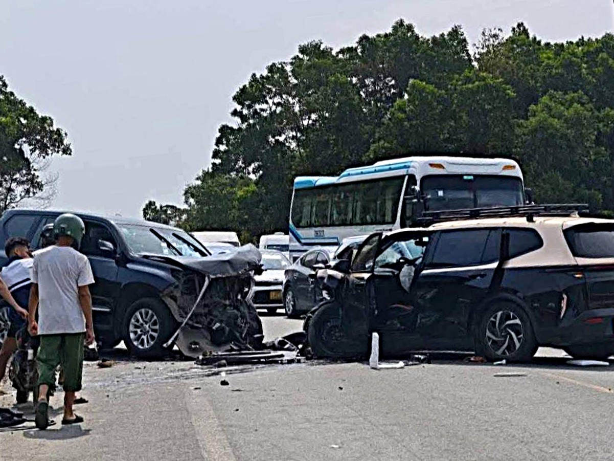 Lực lượng chức năng xử lý hơn 13.000 trường hợp vi phạm trong ngày đầu nghỉ lễ 30/4, trong đó vi phạm nồng độ cồn và tốc độ chiếm tỷ lệ lớn.