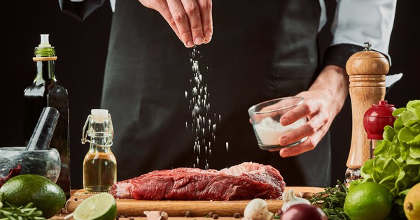 Ăn nhiều muối gây hại thế nào cho sức khỏe của trẻ lứa tuổi học đường?