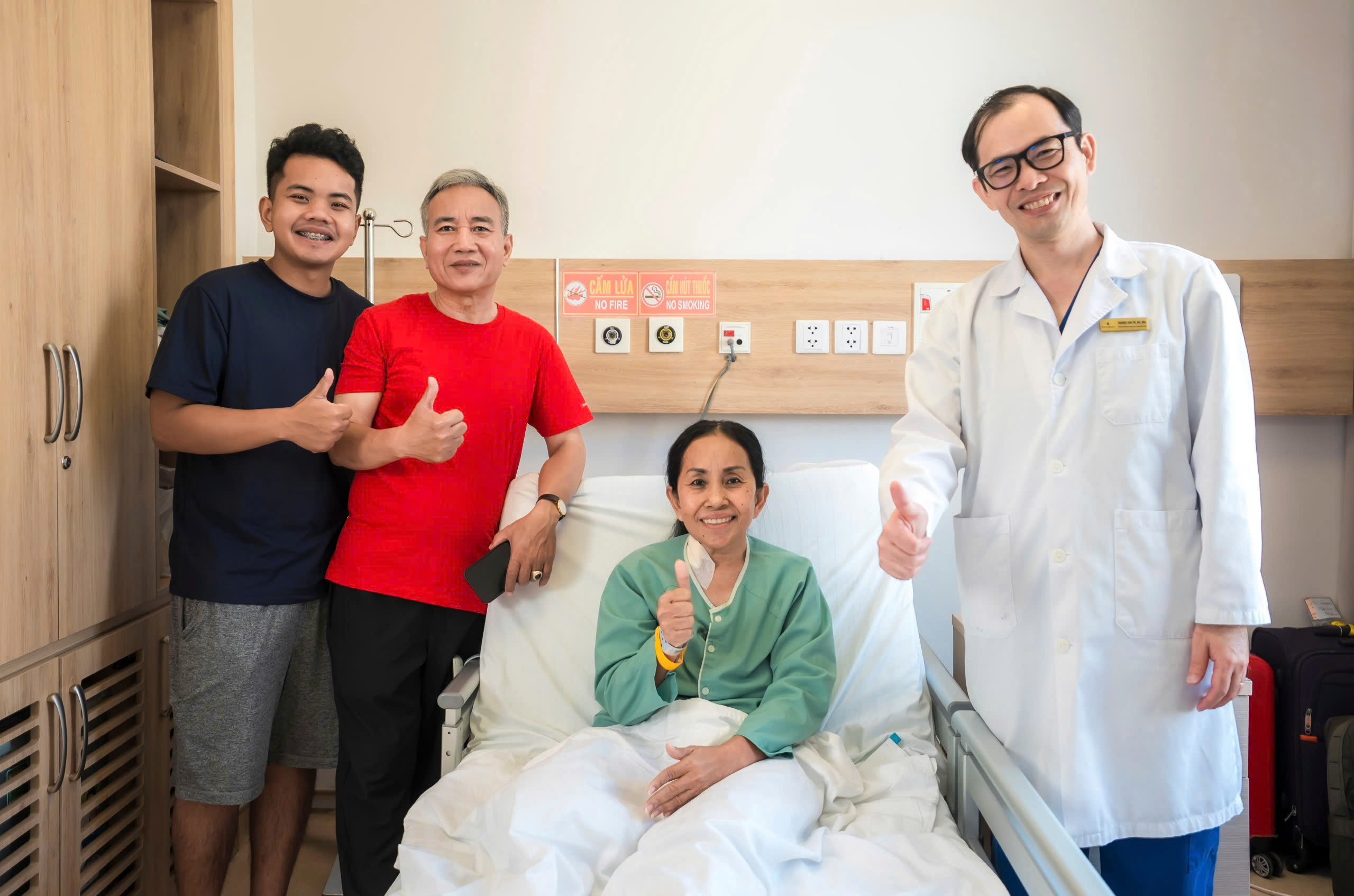 Vượt nghìn km sang Việt Nam mổ não, người phụ nữ Campuchia thoát cơn đau dai dẳng- Ảnh 2.