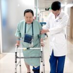 Gần như mất khả năng vận động, bệnh nhân được ‘hồi sinh’ đôi chân nhờ phẫu thuật bằng robot AI tại Vinmec Nha Trang