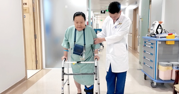 Gần như mất khả năng vận động, bệnh nhân được ‘hồi sinh’ đôi chân nhờ phẫu thuật bằng robot AI tại Vinmec Nha Trang