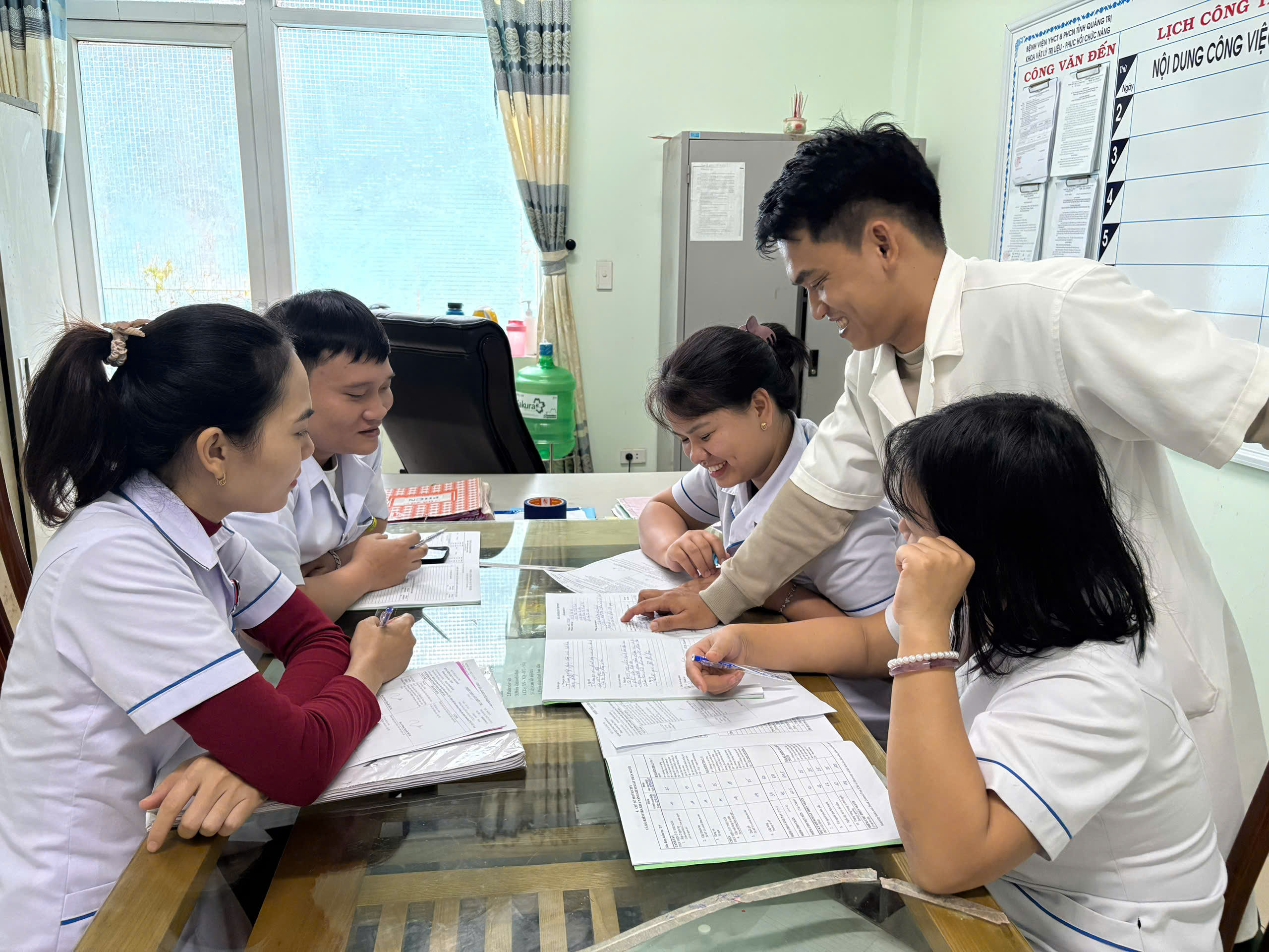 Đào tạo bác sĩ chuyên khoa 1 phục hồi chức năng - Bổ sung nguồn nhân lực quan trọng trong chăm sóc sức khoẻ người dân- Ảnh 2.