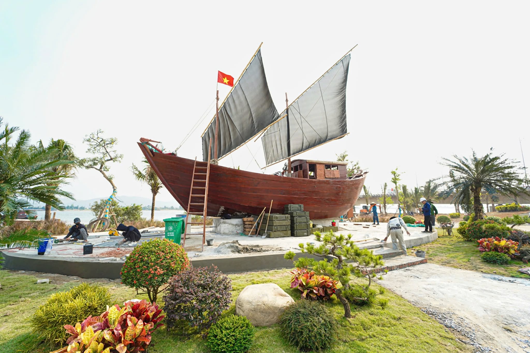 Chiêm ngưỡng Di tích Bến phà Gianh: 'Tọa độ lửa' xưa khoác lên mình diện mạo mới- Ảnh 4.