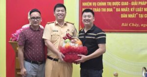 CSGT Quảng Ninh dùng xe đặc chủng mở đường đưa sản phụ chuyển dạ đến viện cấp cứu