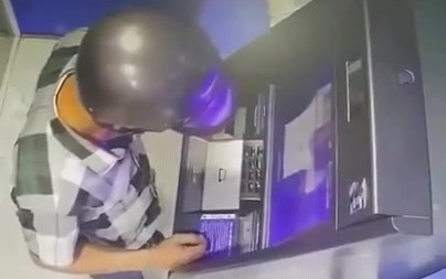Từ vụ người đàn ông lấy 128 triệu đồng bị bỏ quên tại ATM, cán bộ ngân hàng khuyến cáo những điều cần nhớ khi giao dịch