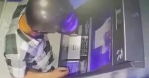 Người lấy 128 triệu do người khác bỏ quên ở trụ ATM có thể bị xử lý thế nào?