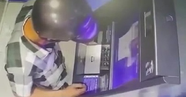 Người lấy 128 triệu do người khác bỏ quên ở trụ ATM có thể bị xử lý thế nào?
