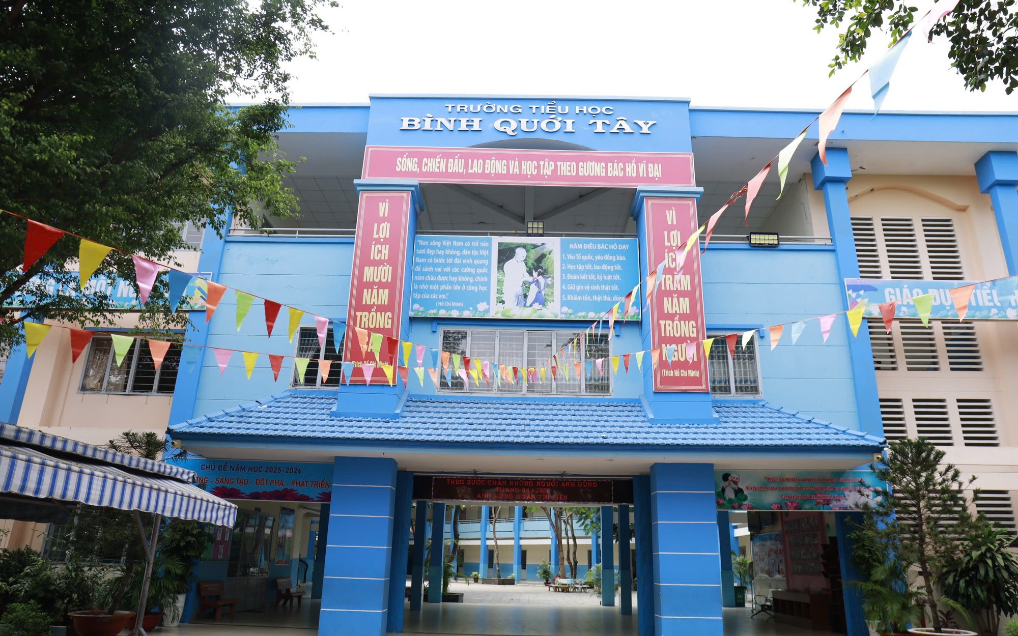 Ngộ độc tại Trường Bình Quới Tây: Hầu hết món ăn bị nhiễm chéo, bánh flan và canh bắp cải nấu thịt nguy cơ cao nhất- Ảnh 2.