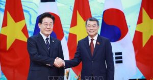 Thủ tướng Lê Minh Hưng hội kiến Tổng thống Hàn Quốc Lee Jae Myung