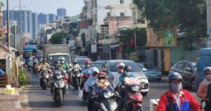 Giao thông cửa ngõ tăng nhiệt, sân bay Tân Sơn Nhất chạm ngưỡng cao điểm chiều 29/4