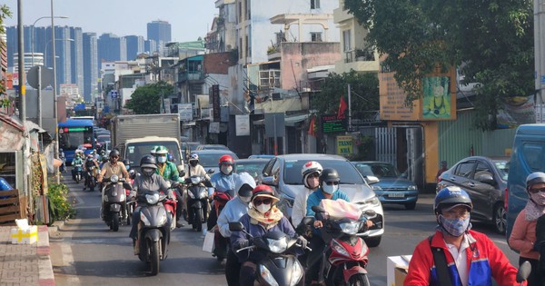 Giao thông cửa ngõ tăng nhiệt, sân bay Tân Sơn Nhất chạm ngưỡng cao điểm chiều 29/4