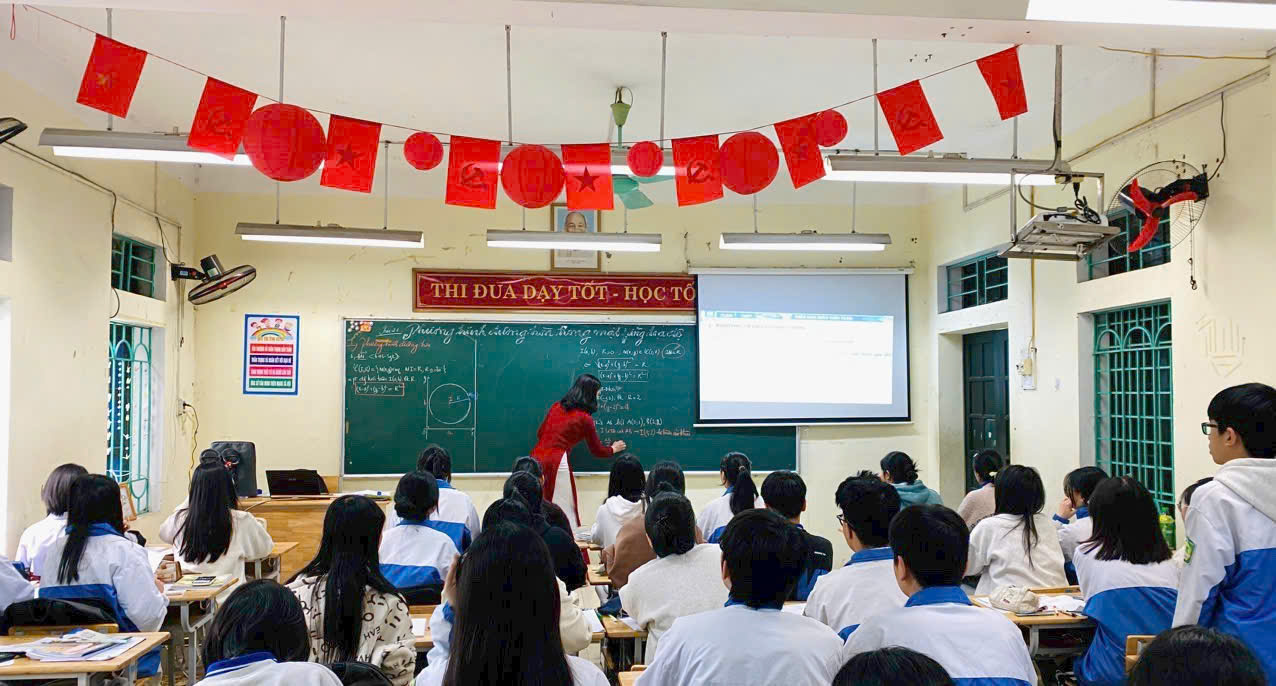 Học sinh lớp 12 tận dụng kỳ nghỉ lễ để 'tăng tốc'- Ảnh 1.