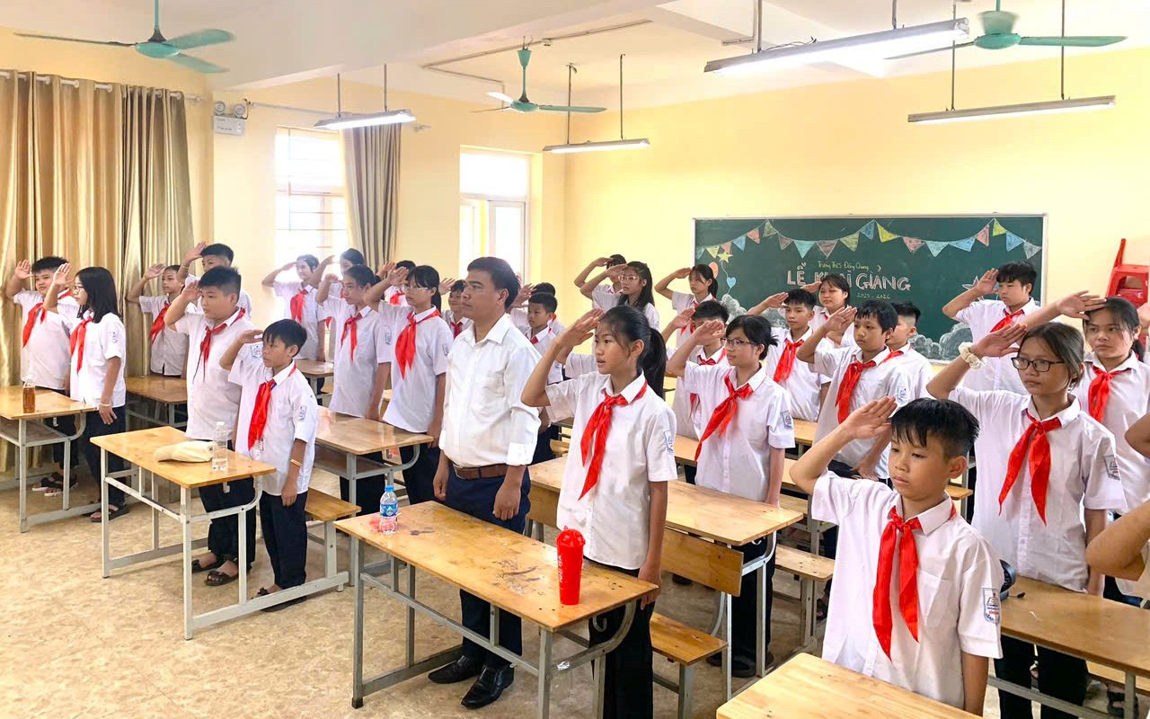 Quyền lợi của giáo viên dạy trẻ khuyết tật tại nhiều trường ở Hà Nội đang bị ‘bỏ quên’ ?