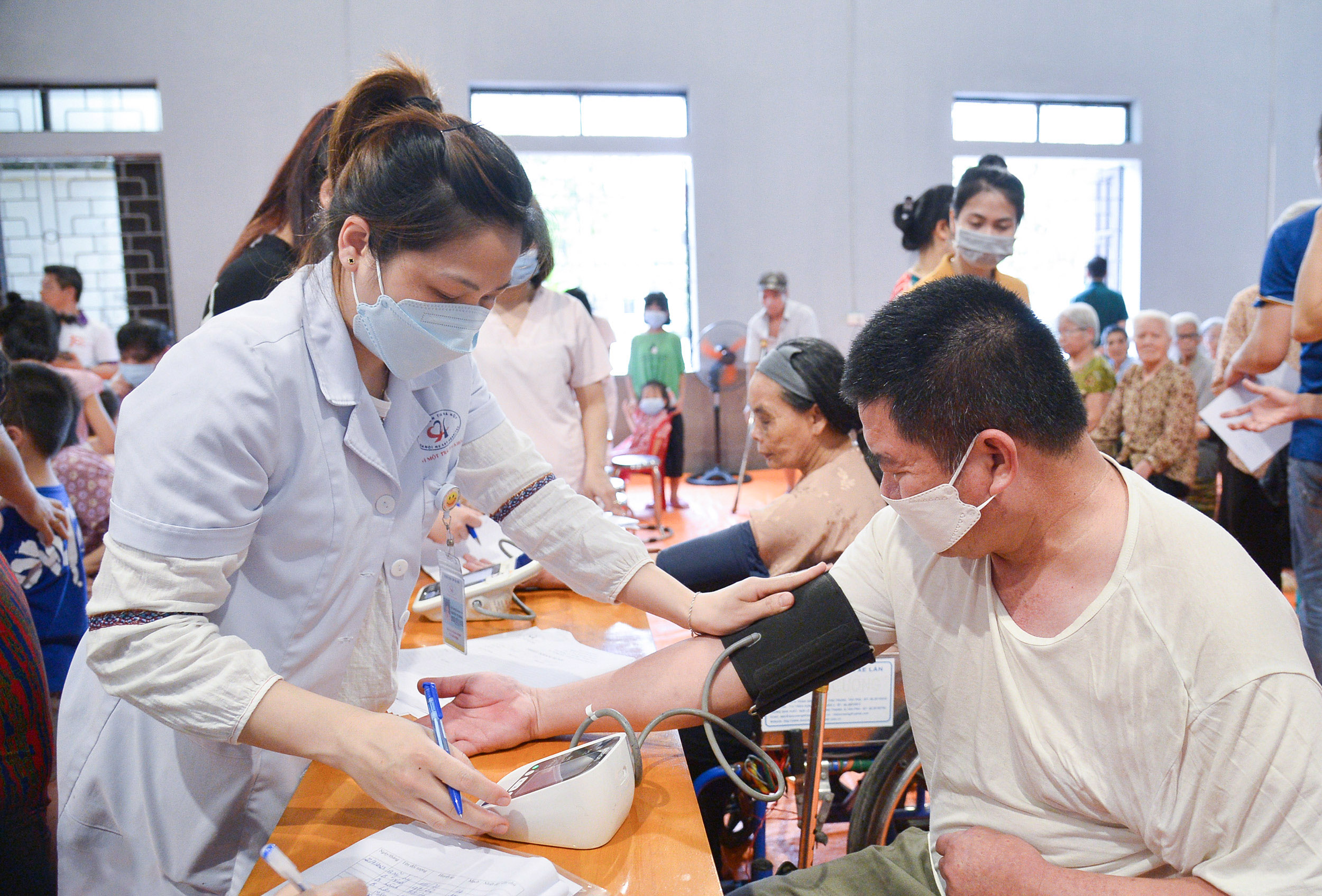 Bộ Y tế: Bảo đảm an sinh xã hội toàn diện, không để người dân thiếu đói, bỏ sót đối tượng- Ảnh 1.