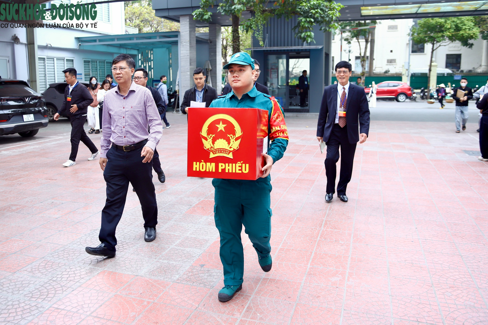 Đưa hòm phiếu tới bệnh viện: Những lá phiếu tín nhiệm từ giường bệnh- Ảnh 10.