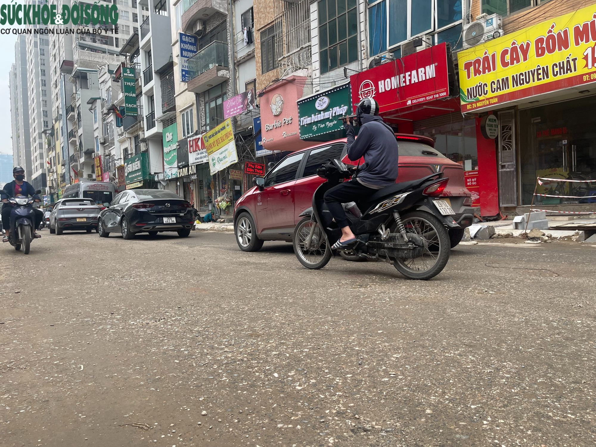 Đường Nguyễn Tuân, Hà Nội ngổn ngang thi công, người dân 'dò dẫm' từng mét- Ảnh 9.