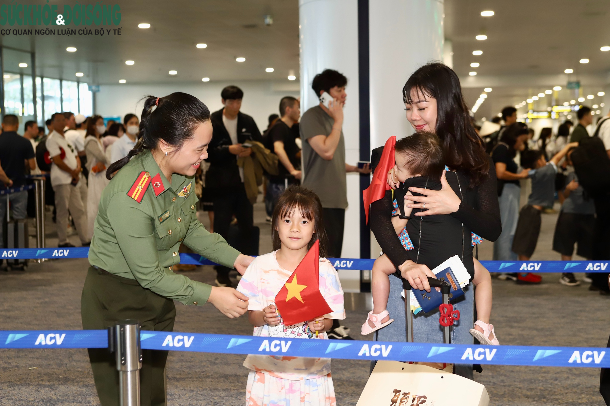 Cận cảnh công tác an ninh, làm thủ tục bay dịp nghỉ lễ 30/4- Ảnh 14.