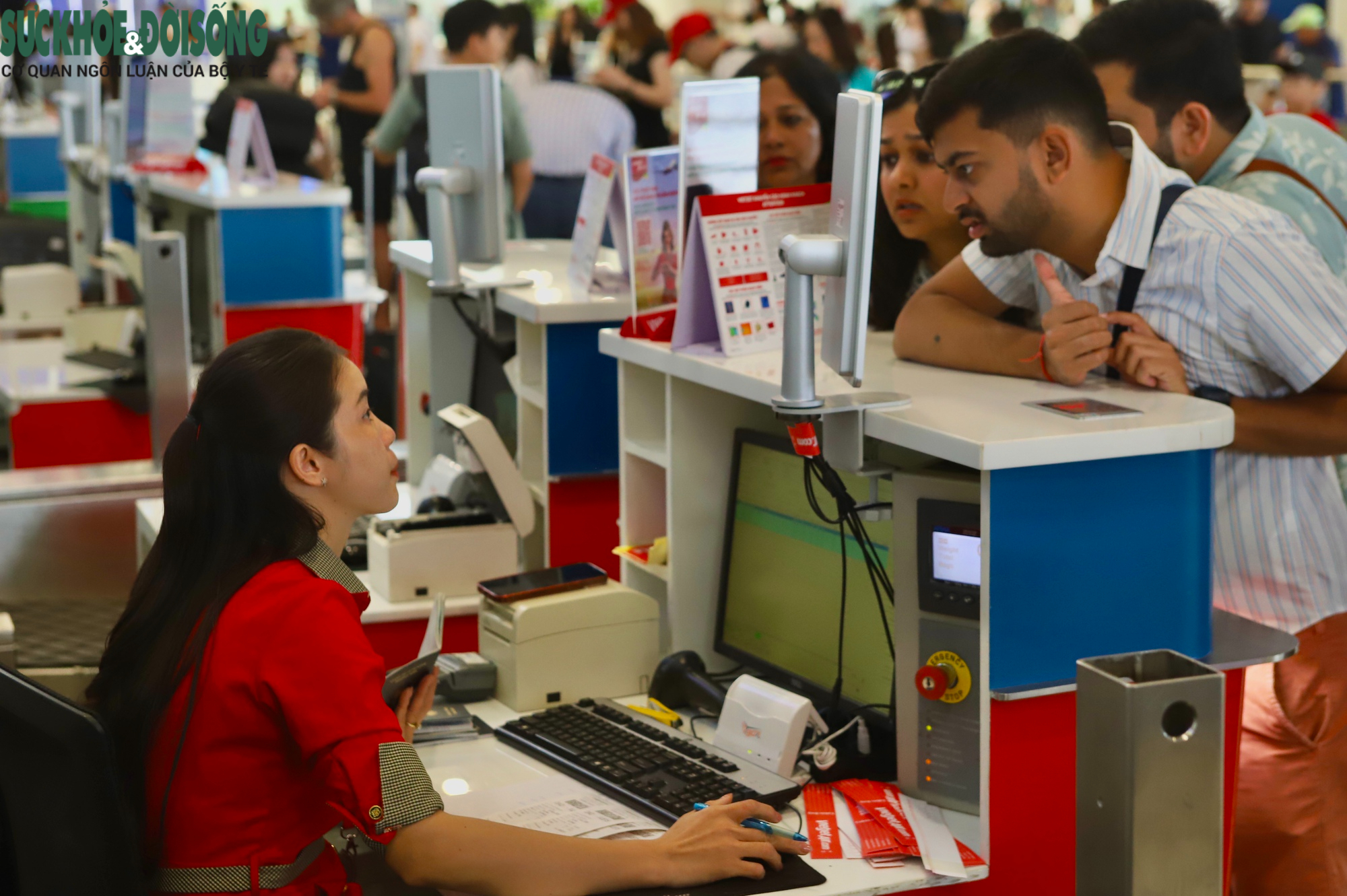 Cận cảnh công tác an ninh, làm thủ tục bay dịp nghỉ lễ 30/4- Ảnh 8.