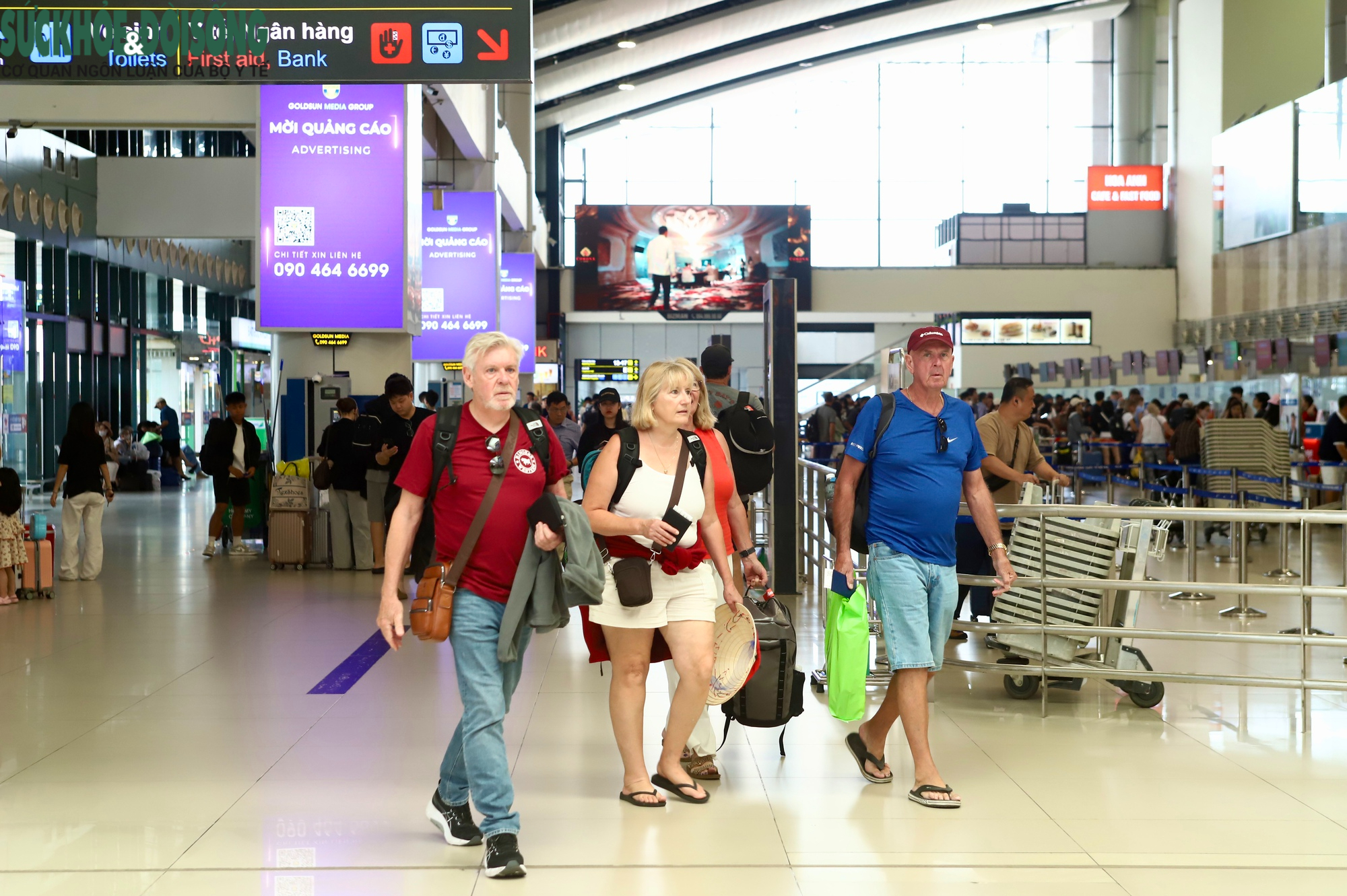 Cận cảnh công tác an ninh, làm thủ tục bay dịp nghỉ lễ 30/4- Ảnh 5.