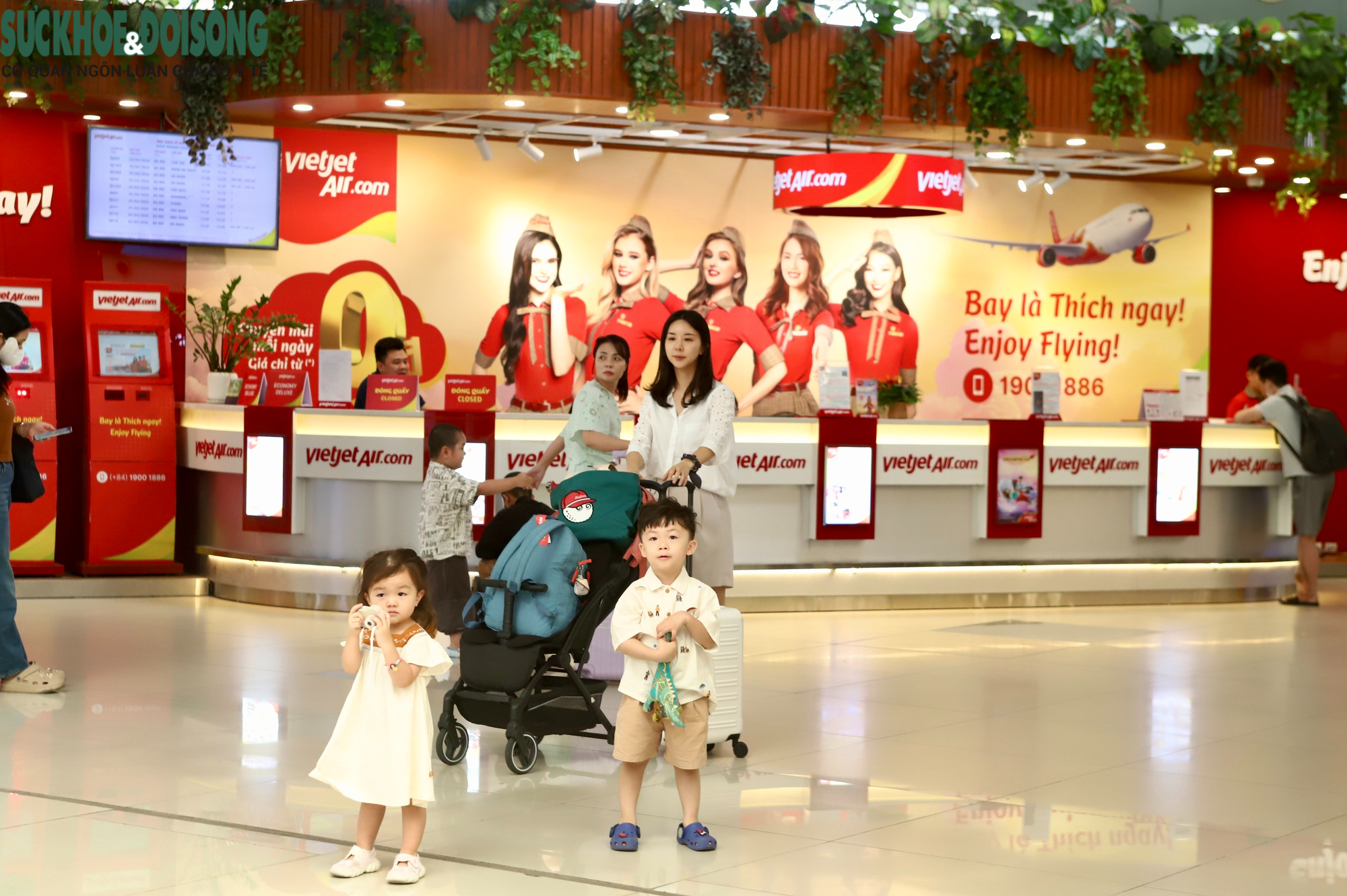 Cận cảnh công tác an ninh, làm thủ tục bay dịp nghỉ lễ 30/4- Ảnh 7.