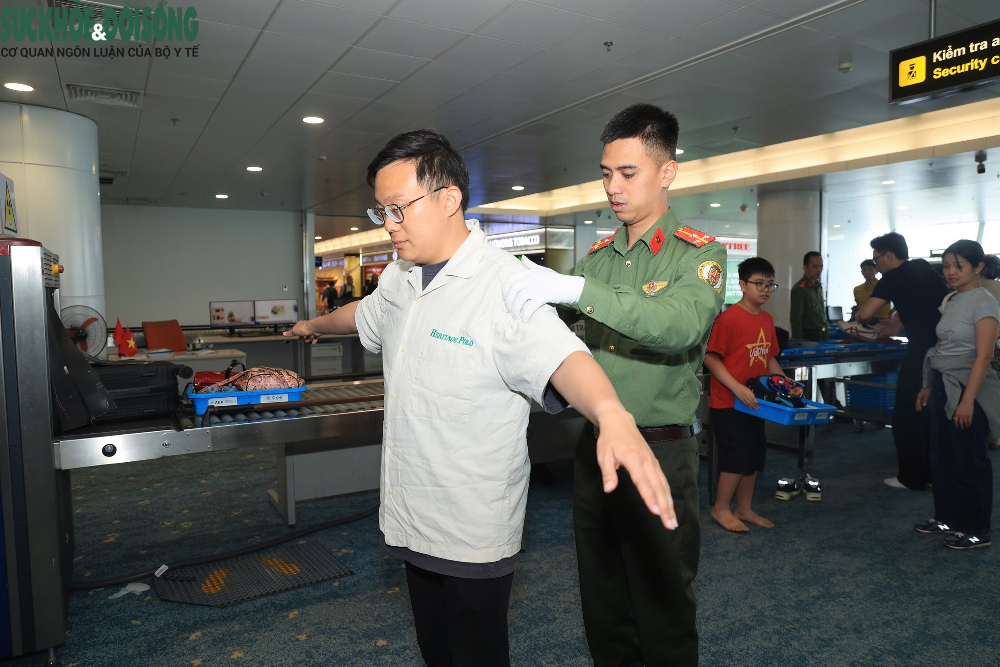 Cận cảnh công tác an ninh, làm thủ tục bay dịp nghỉ lễ 30/4- Ảnh 12.