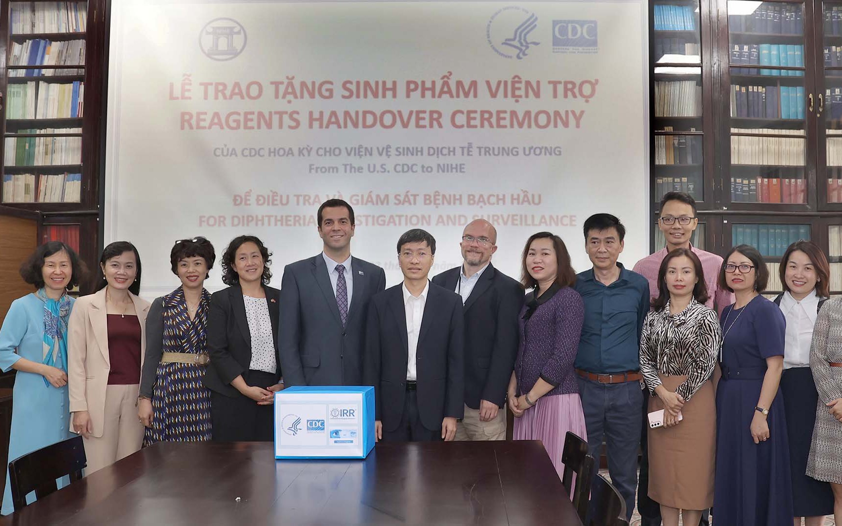 Tiếp nhận sinh phẩm phục vụ điều tra, giám sát bệnh bạch hầu do CDC Hoa Kỳ viện trợ