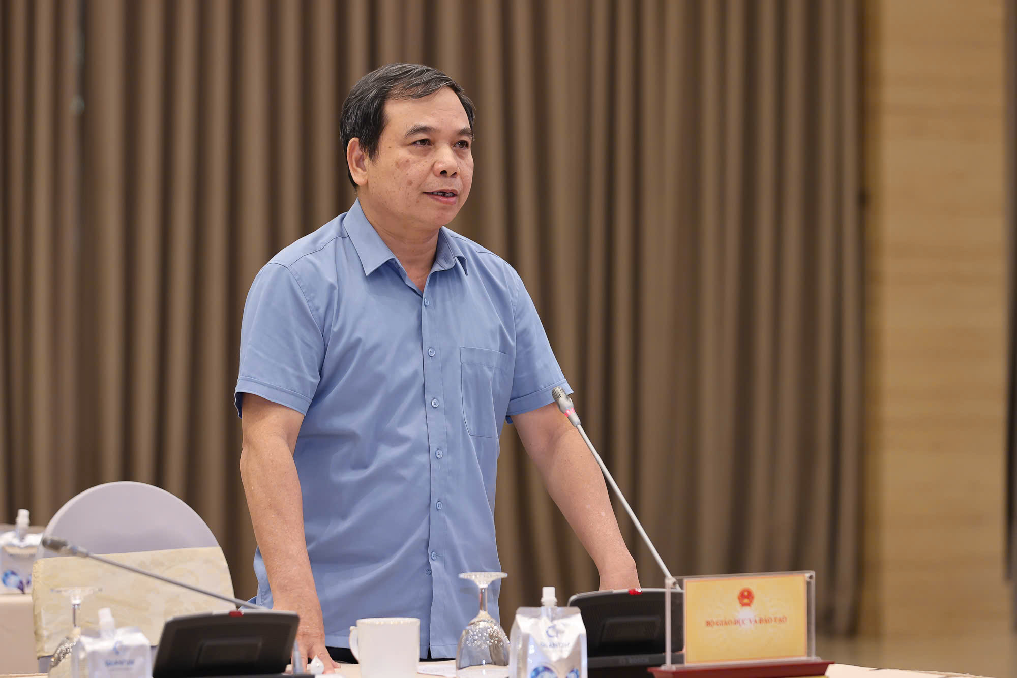 Sau vụ 300 tấn thịt bẩn, Bộ GD&ĐT tăng cường kiểm soát an toàn thực phẩm trường học thế nào?- Ảnh 2.