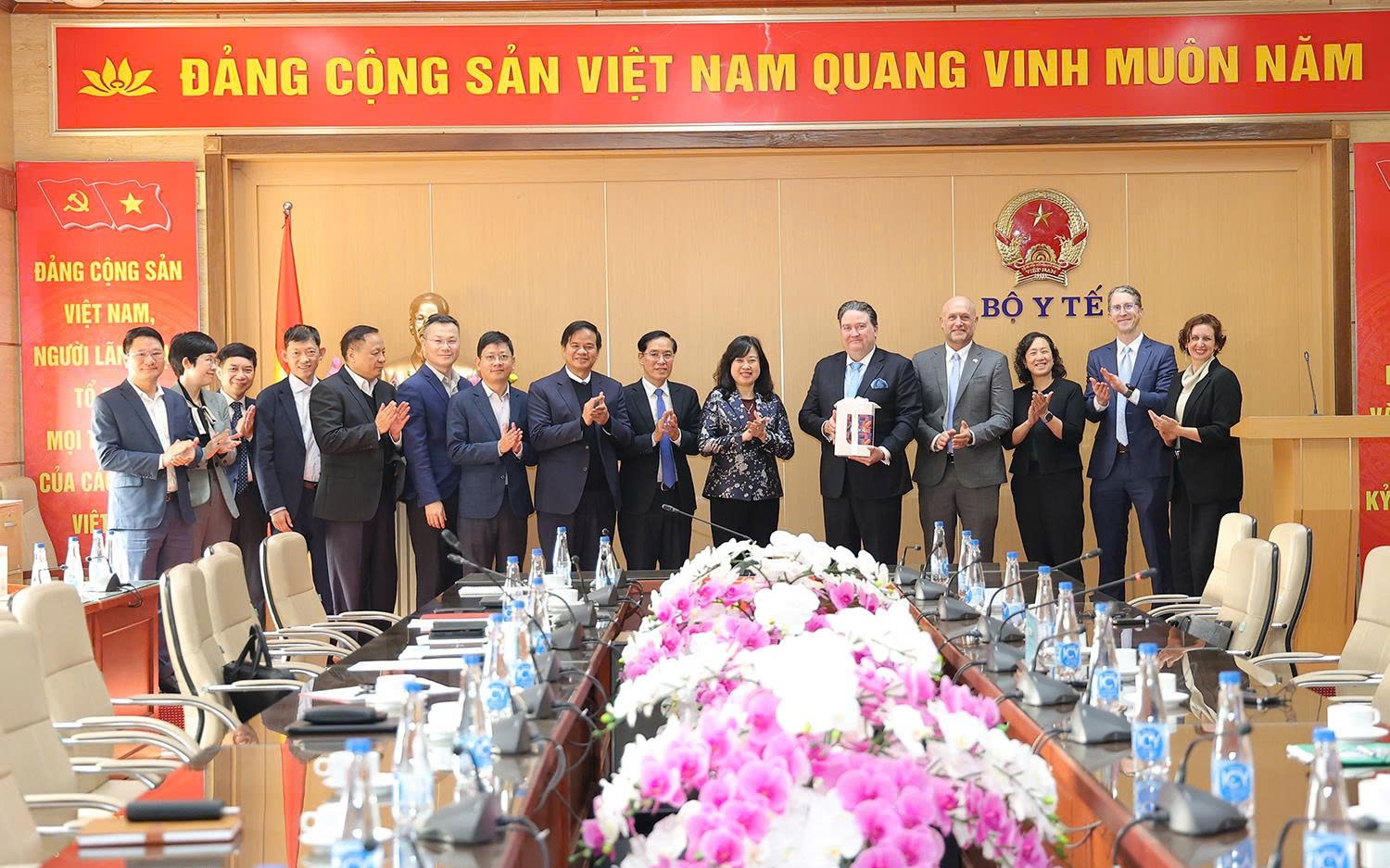 Bộ trưởng Đào Hồng Lan tiếp nguyên Đại sứ Hoa Kỳ tại Việt Nam, thúc đẩy hợp tác y tế hai nước- Ảnh 7.