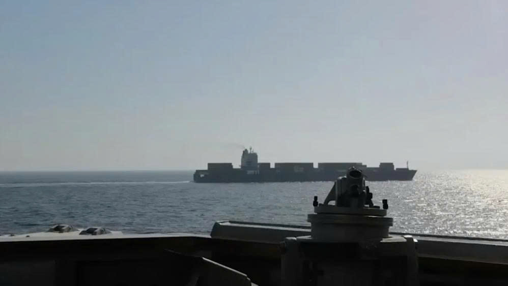 Mỹ bắn hỏng tàu hàng Iran: Quy trình phong tỏa được thực thi ra sao?- Ảnh 1.