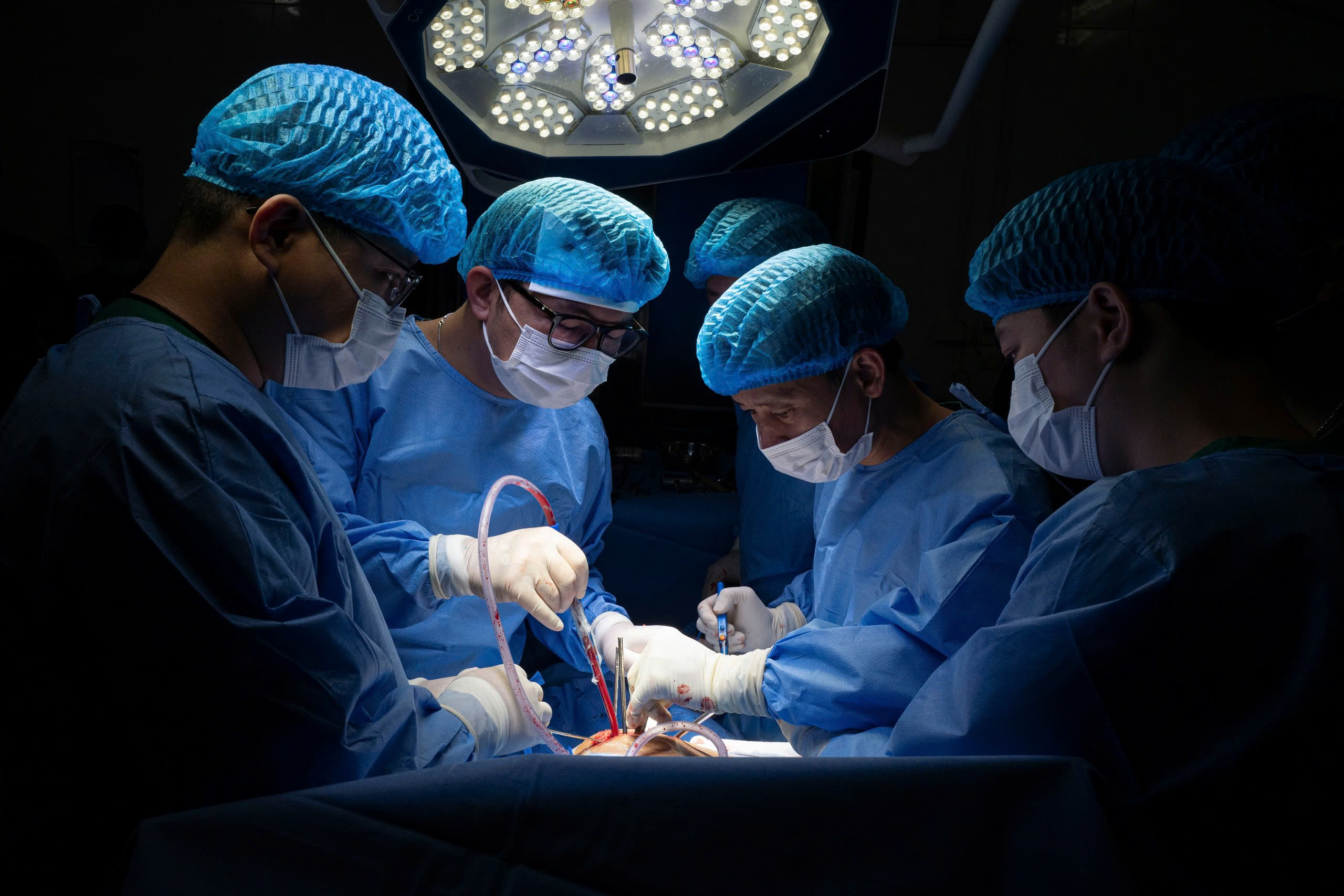 PGS.TS.BS Nguyễn Mạnh Khánh - Người giữ lửa tri thức, nối dài y đức- Ảnh 1.