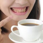 5 cách uống cà phê không lo răng bị ố vàng
