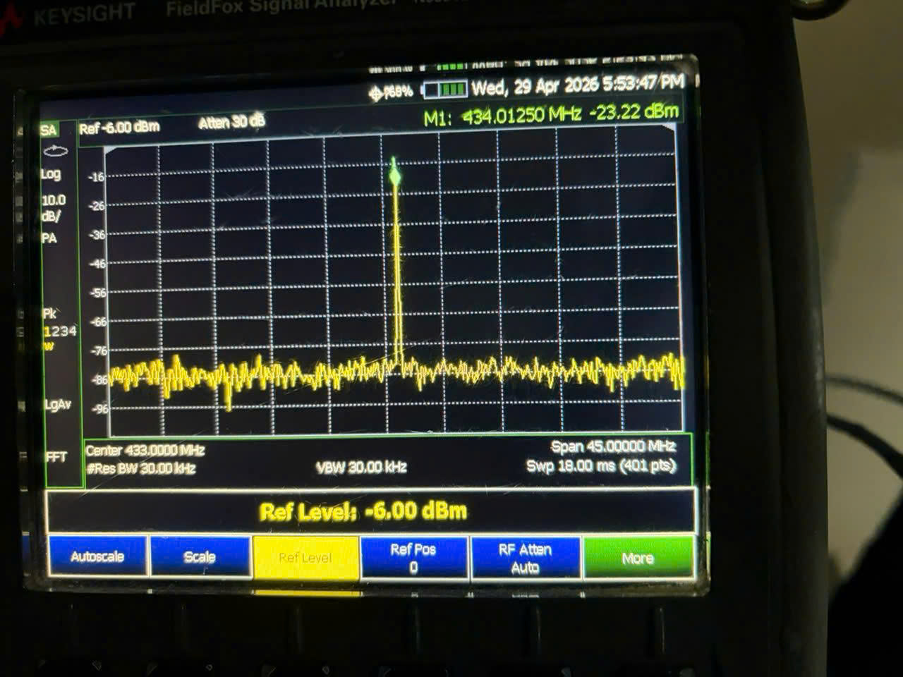 Tìm ra 'thủ phạm' khiến hàng loạt khóa ô tô và xe máy thông minh trên phố Yên Hòa bị vô hiệu- Ảnh 2.
