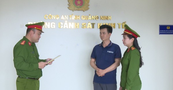 Bắt khẩn cấp 2 mẹ con sản xuất gần 1.000 lít ‘dấm nếp ủ men từ gạo’ từ hóa chất