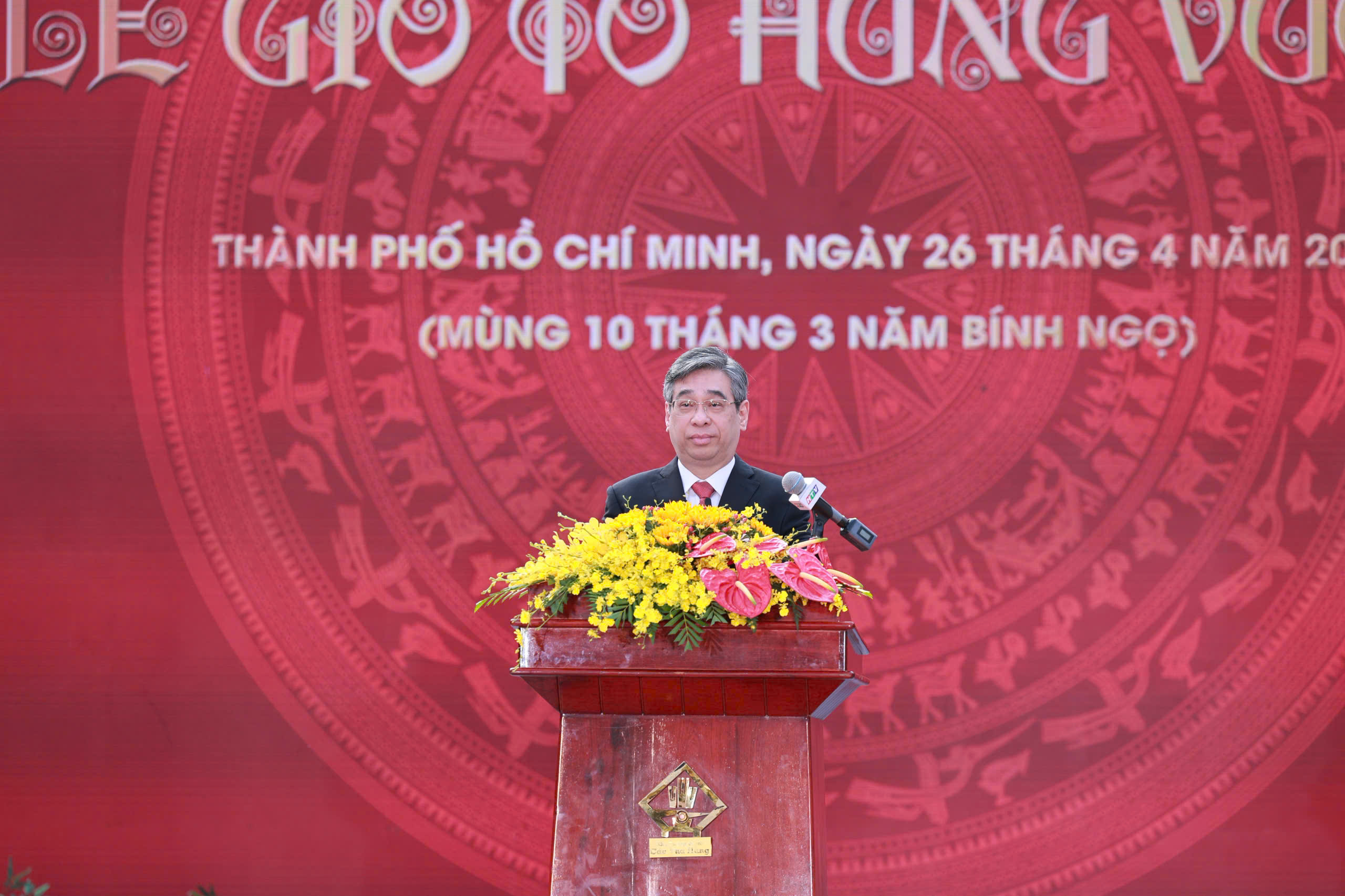 Lãnh đạo TPHCM và người dân dâng hương tưởng niệm các Vua Hùng- Ảnh 1.