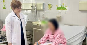 Vùng kín lở loét vì đắp thuốc lá dân gian chữa ngứa