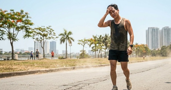 Vì sao người trẻ dễ đột quỵ khi chơi thể thao dưới trời nắng gắt?