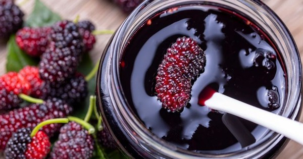 3 nhóm người không nên uống nước dâu tằm